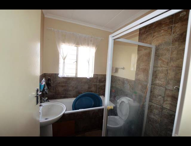 2 BEDROOM PROPERTY TO RENT IN VAALPARK